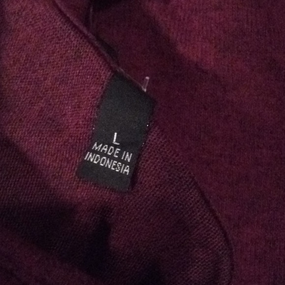 NWT Gorgeous top with long bell sleeve - Picture 8 of 8